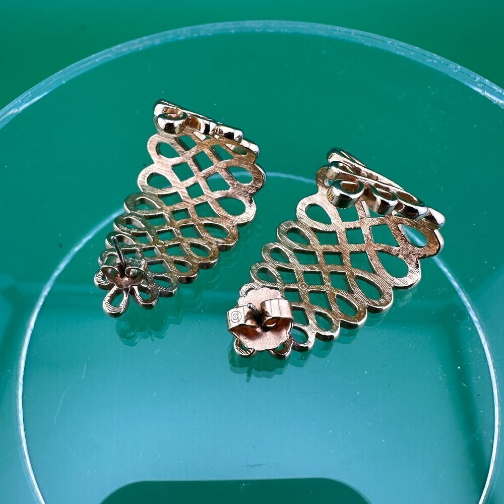 VINTAGE AVON WIDE HOOP EARRINGS, 1980s POST EARRINGS, HALF HOOP GOLD WIDE HUGGIE - Picture 4 of 4